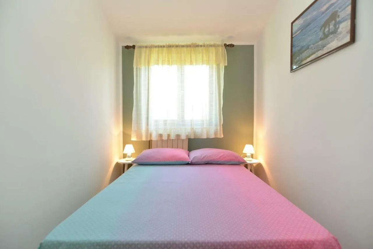 Apartment Mario 1679 Ρόβινι